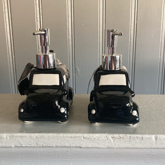 NWT- Set of 2- 10.9oz- Black Ceramic Trick or Treat Truck Soap Dispensers 💀🐦‍⬛ - Picture 5 of 16